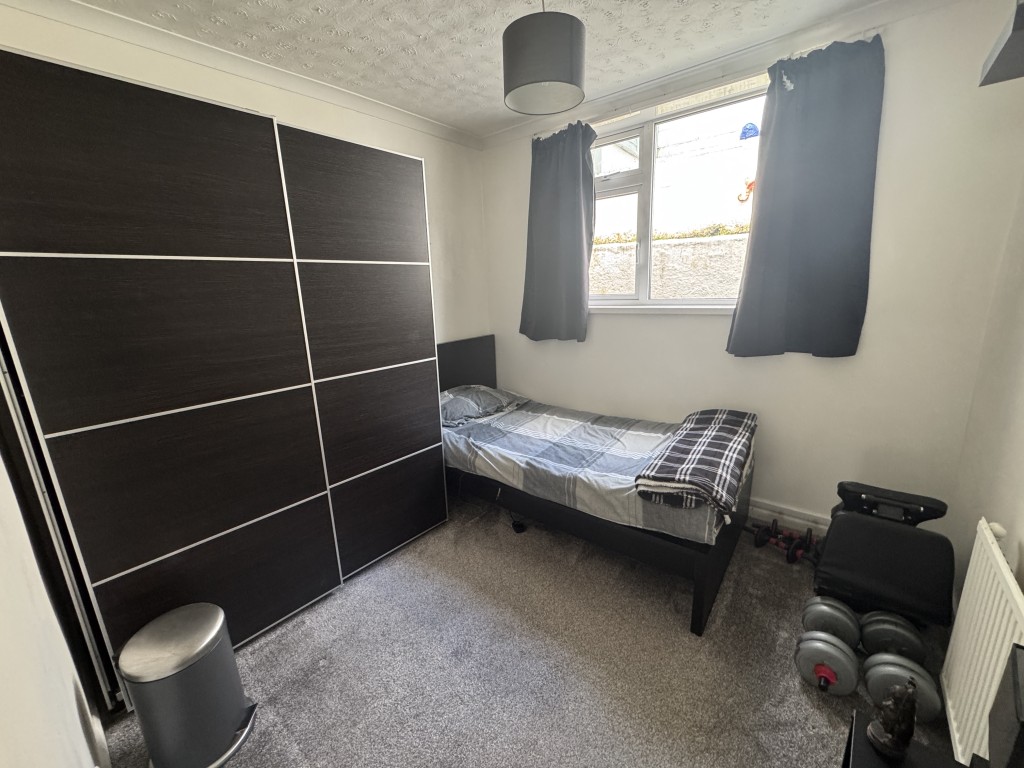 Lot: 93 - SEMI-DETACHED BUNGALOW IN QUIET CUL-DE-SAC - Bedroom two